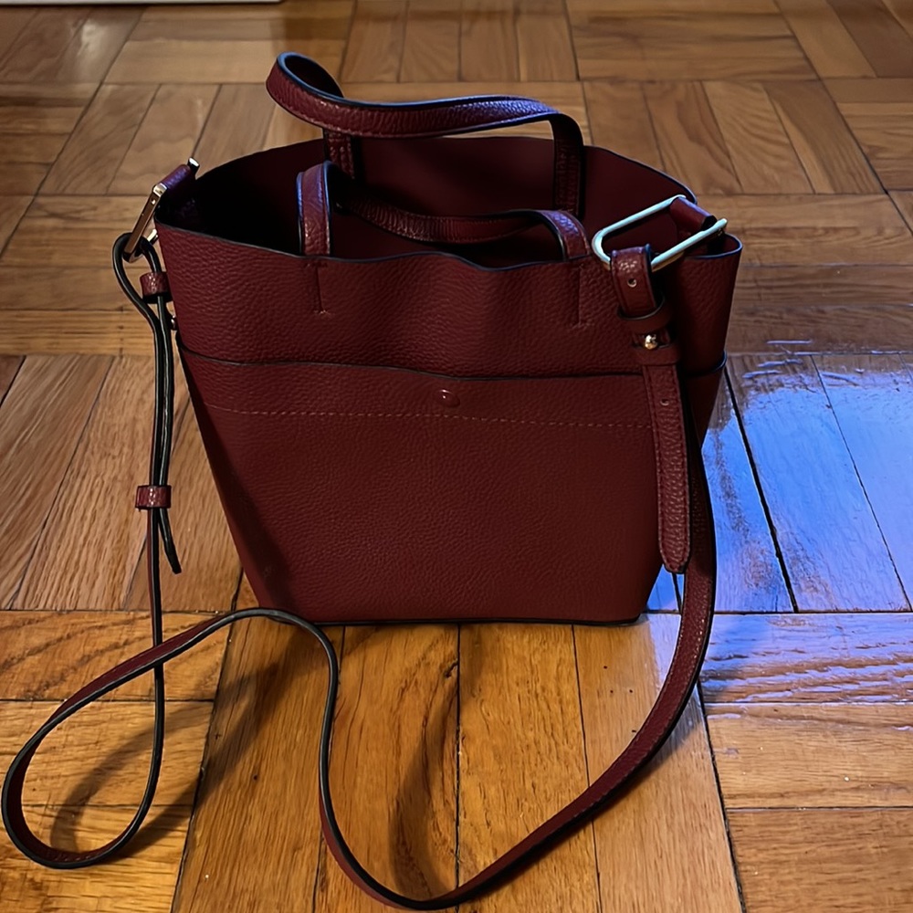 Maroon open bucket bag